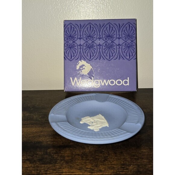 Wedgwood Jasperware Pale Blue Decorative 4 1/2" Ashtray - Picture 6 of 7